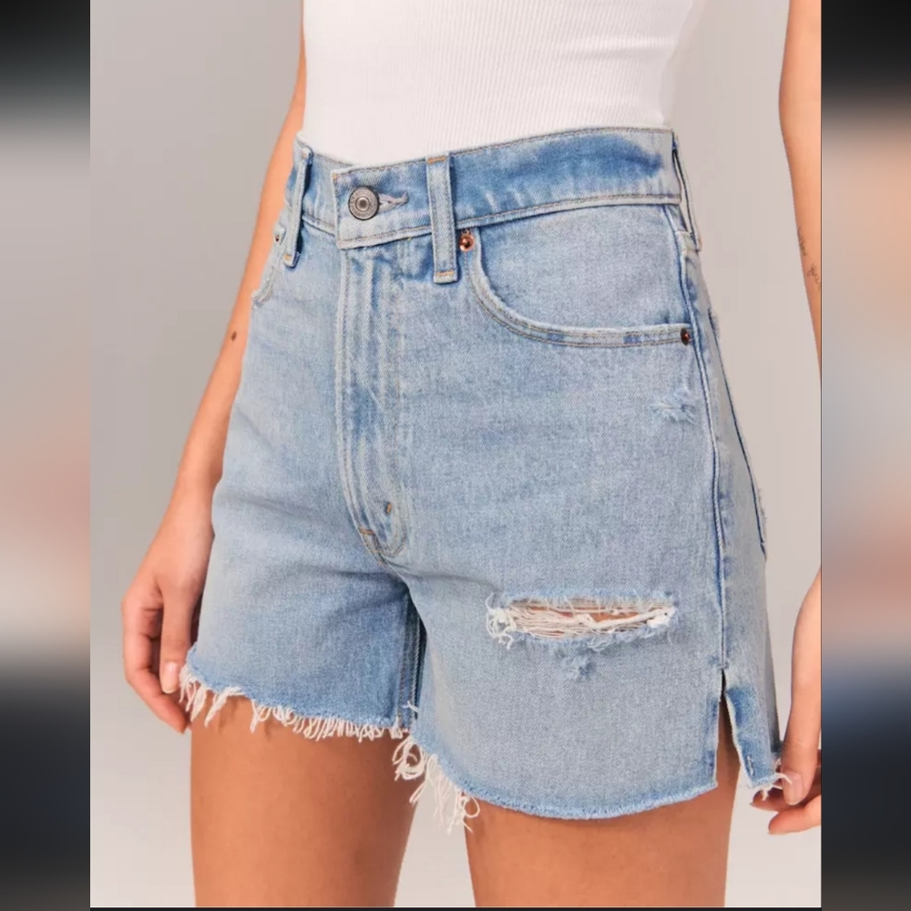 Abercrombie & Fitch Light Blue Distressed Mom short High-Rise